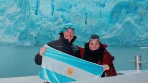 Dos barilochenses desafiaron el lago Argentino frente al glaciar Perito Moreno