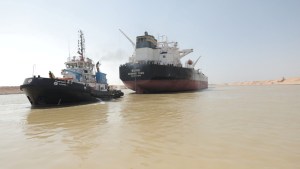 Egipto: Dos buques petroleros chocaron en el canal de Suez