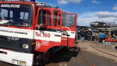 Un incendio afectó un sector del corralón la semana pasada. Se quemaron prendas de los trabajadores. Foto: gentileza