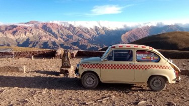 Épico viaje con un Fiat 600 de 1982 al pueblo de montaña más lindo