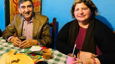 Las Ovejas deberá elegir nuevo intendente frente a la muerte de Vicente Godoy, Esta fue la última que se publicó junto a Marisa Antiñir. Foto: Facebook