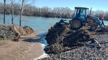 Esta semana comenzaron los trabajos para restaurar la circulación del agua. Foto: Gentileza.