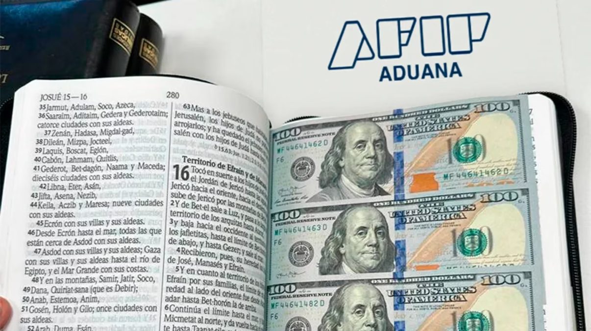 Descubren casi US$17.000 escondidos en biblias que se iban a enviar a EE.UU.