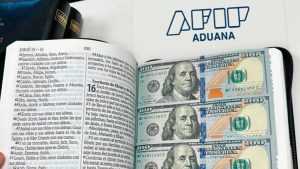 Video| La Aduana descubrió US$ 17 mil ocultos en biblias que viajaban de Ezeiza a Miami