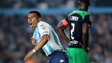 Roger Martínez uno de las armas ofensivas de Racing que buscará ponerse a punto. Archivo.