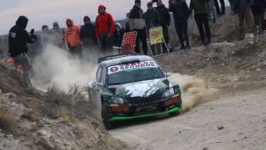 Cientos de personas se apostaron en cada uno de los tramos para disfrutar la carrera. (Foto: Juan Thomes)