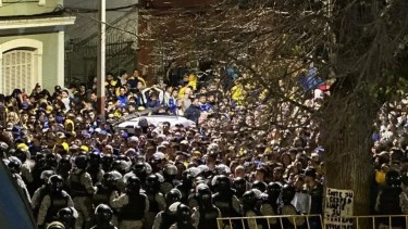 Hinchas de Boca fueron reprimidos por la Policía de Uruguay.
