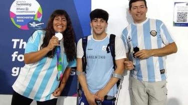 Iñaki Basiloff festejó una nueva medalla mundialista junto a sus padres.