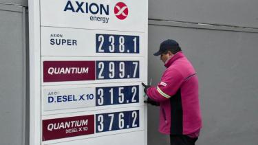 Los combustibles comenzaron a subir a la medianoche. Por ahora el aumento es del 12,5%. (Foto: Matías Subat)
