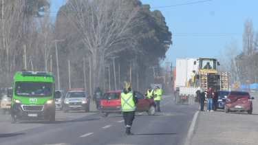 El accidente ocurrió cuando dos autos esperaban para pasar el semáforo. Foto: Andres Maripe.