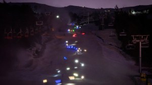 Con la bajada de luces en el cerro Catedral, arrancó la Fiesta de la Nieve
