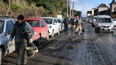 Peatones y automovilistas padecen circular por el primer kilómetro de la avenida Bustillo, aún en obra. Foto: archivo