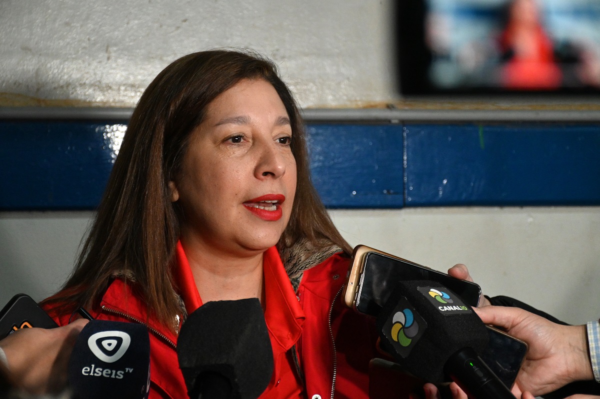 Arabela Carreras, gobernadora de Río Negro, abordó los recientes intentos de robos y la respuesta gubernamental en una entrevista con RÍO NEGRO RADIO. Foto Archivo.