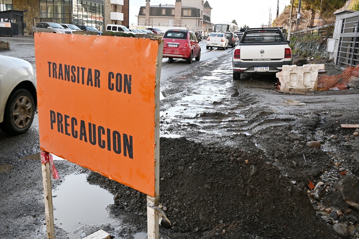 La zona del kilómetro 1 de Bustillo genera embotellamientos y dificultades para los peatones. Foto: archivo