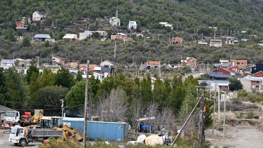 El barrio Valle Azul está ubicado en la zona sur de Bariloche y se está poblando a un ritmo sostenido, aunque varias familias esperan el gas para mudarse. (foto Alfredo Leiva)