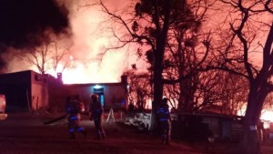 Un incendio forestal azota a San Luis: vecinos tuvieron que ser evacuados