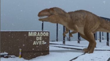 Mirá a estos dinos caminando entre la nieve en Villa El Chocón. 