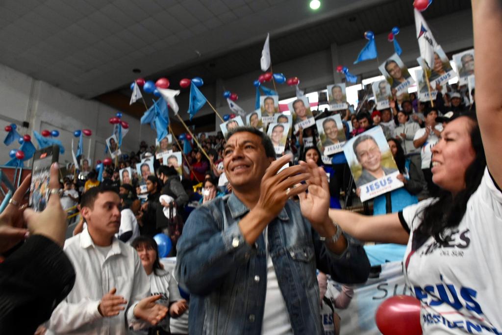 El candidato a presidente de Libres del Sur, Jesús Escobar, cerró su campaña nacional en Neuquén (Matías Subat)