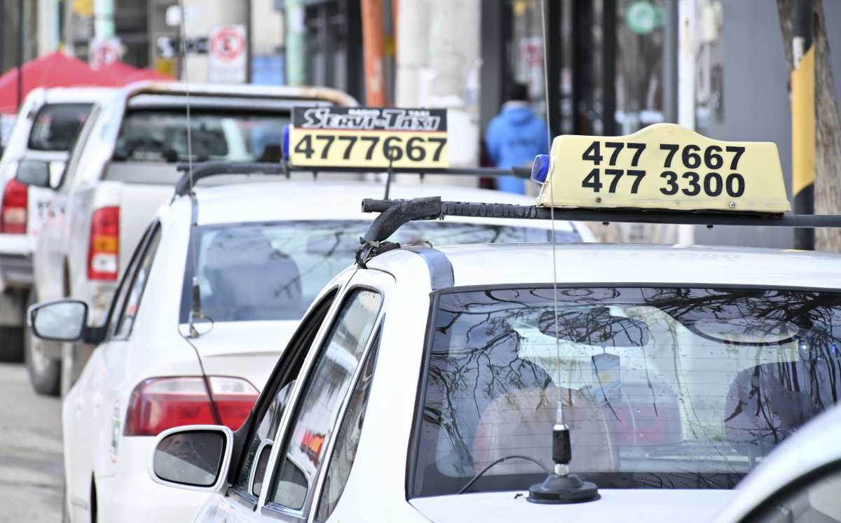 La tasa de Gaido le trae problemas a Buteler: protesta de taxistas en Cipolletti.