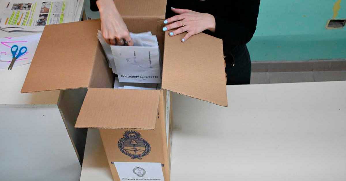 What happens if I don't vote and what are the sanctions in Neuquén