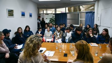 Estudiantes de Cipolletti y concejales trabajan en conjunto para crear nuevas ordenanzas. Foto: gentileza. 
