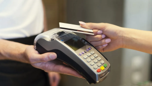AFIP: quiénes pueden acceder al reintegro de $18.000 en compras con tarjeta de débito