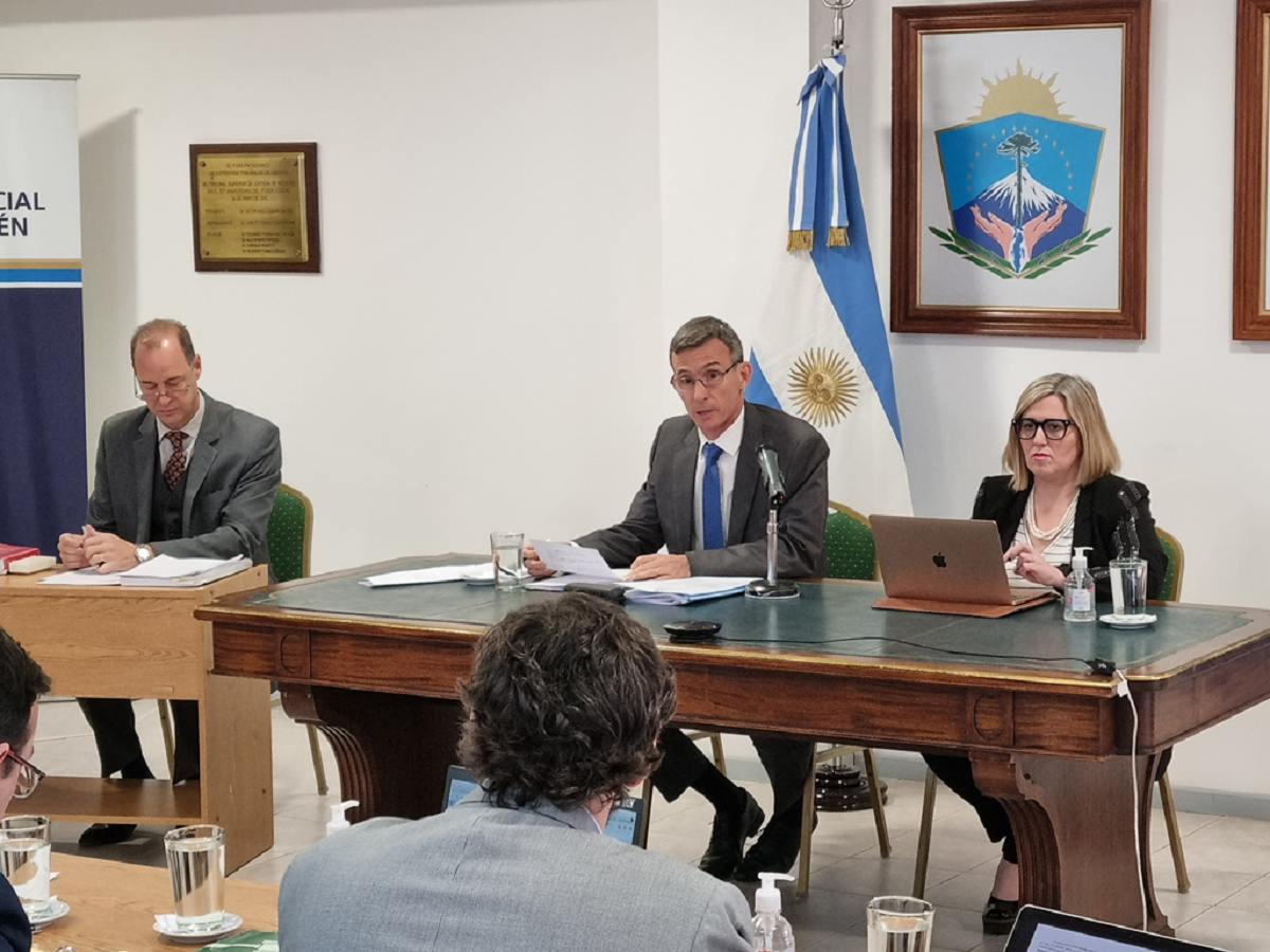 Alfredo Elosu Larumbe y Soledad Gennari firmaron el fallo como integrantes de la sala Procesal Administrativa del TSJ de Neuquén. (Archivo)
