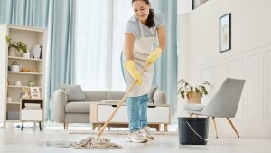 Cuánto sale poner «en blanco» a una empleada doméstica durante 2023