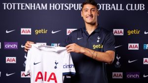 Presentaron a Alejo Véliz en Tottenham después de su millonaria venta