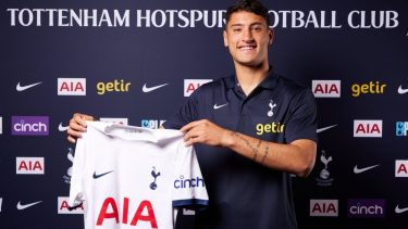 Véliz se incorporó hoy a Tottenham.