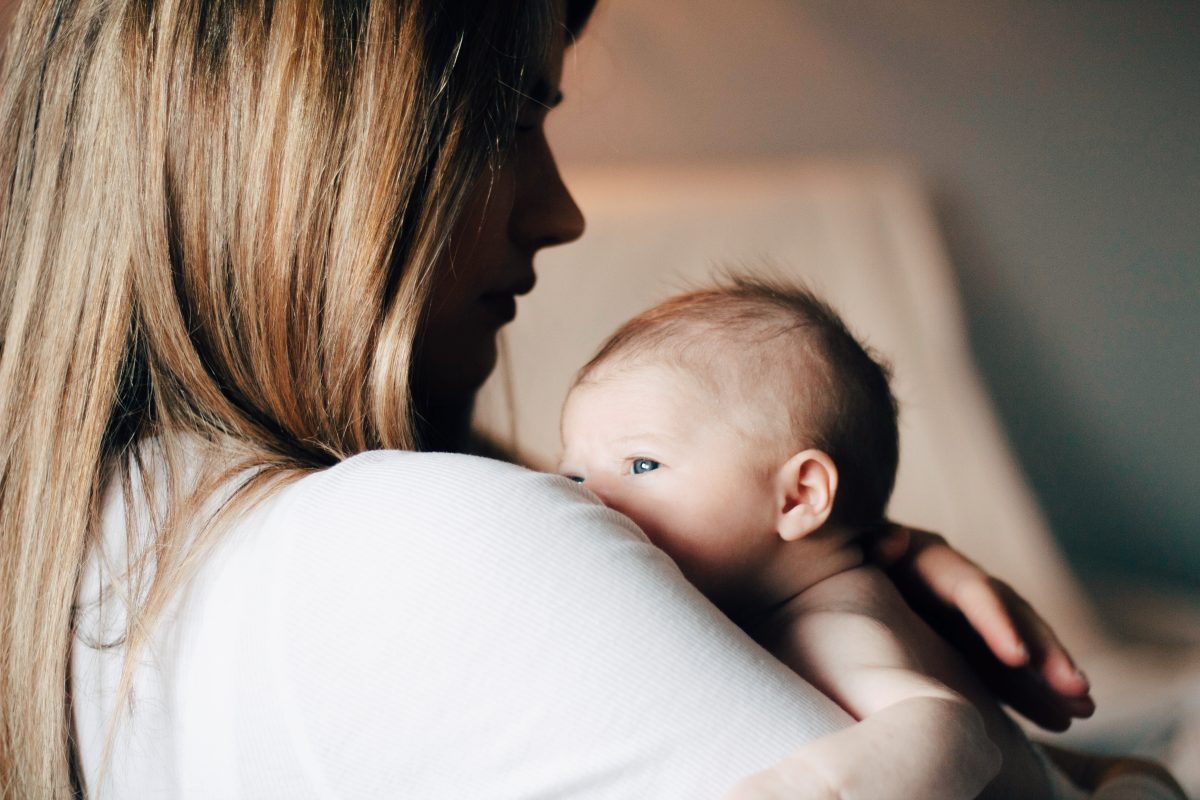 La lactancia materna exclusiva durante los 6 primeros meses de vida es la mejor solución para los bebés. Luego se suman alimentos adecuados, pero la lactancia se debería mantener hasta los 2 años