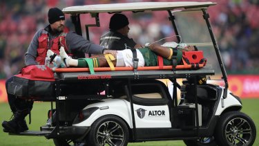 Williams salió en camilla en el inicio del partido.