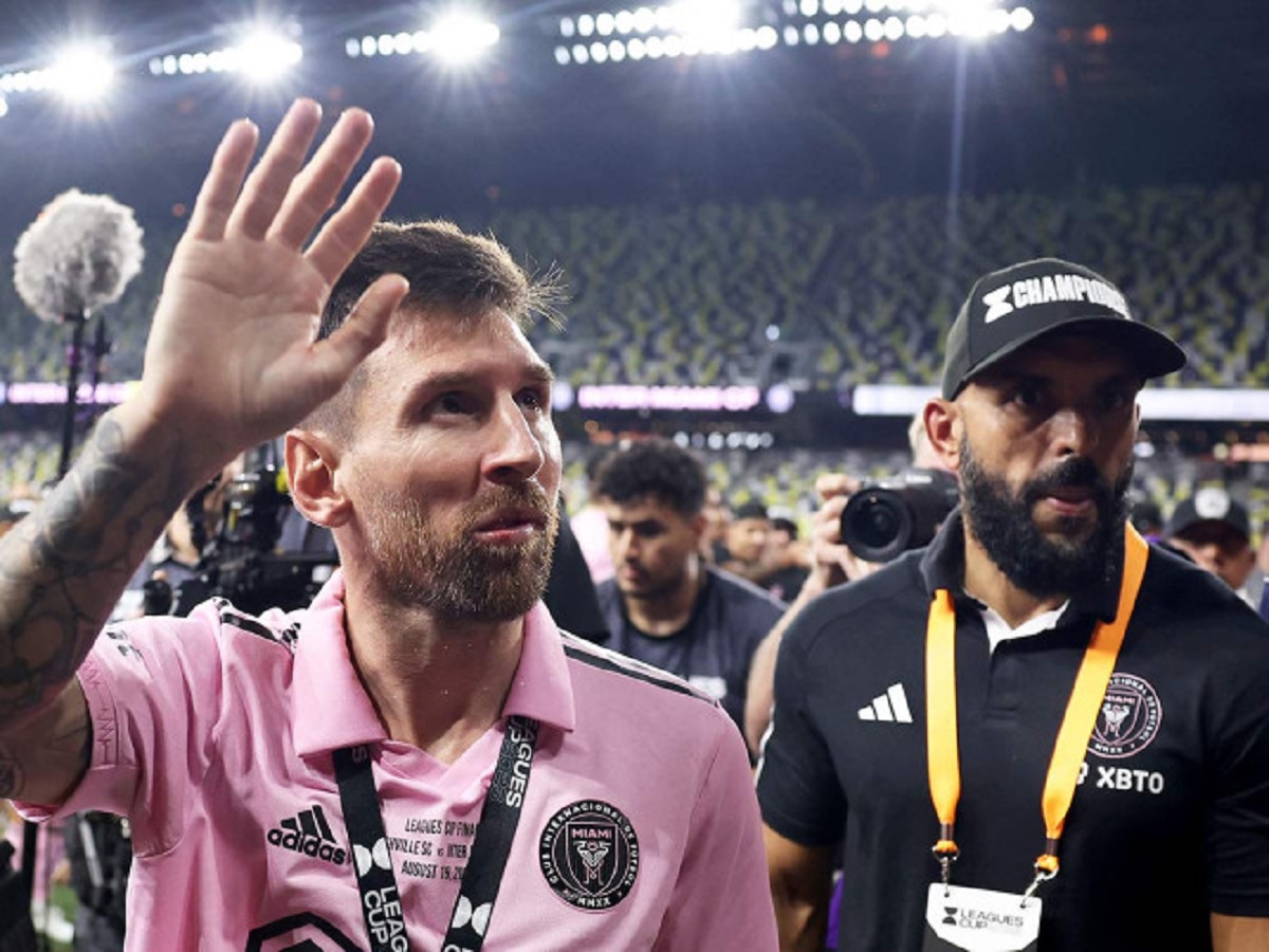 Quién es el misterioso hombre que sigue a Lionel Messi para todos lados
