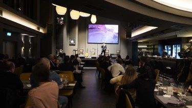 El casino de Bariloche inauguró nuevos servicios y Carreras destacó el contrato