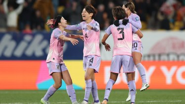 Japón venció a Noruega por 3-1 en el Sky Stadium.