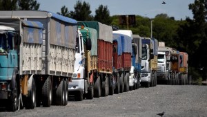 Transportistas de cargas van a paro indefinido: alertan por posible desabastecimiento