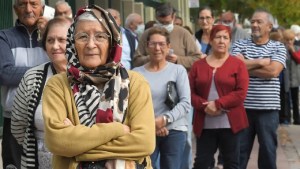 Bono para jubilados y pensionados de Sergio Massa: a quiénes alcanzará y por qué algunos quedarán afuera