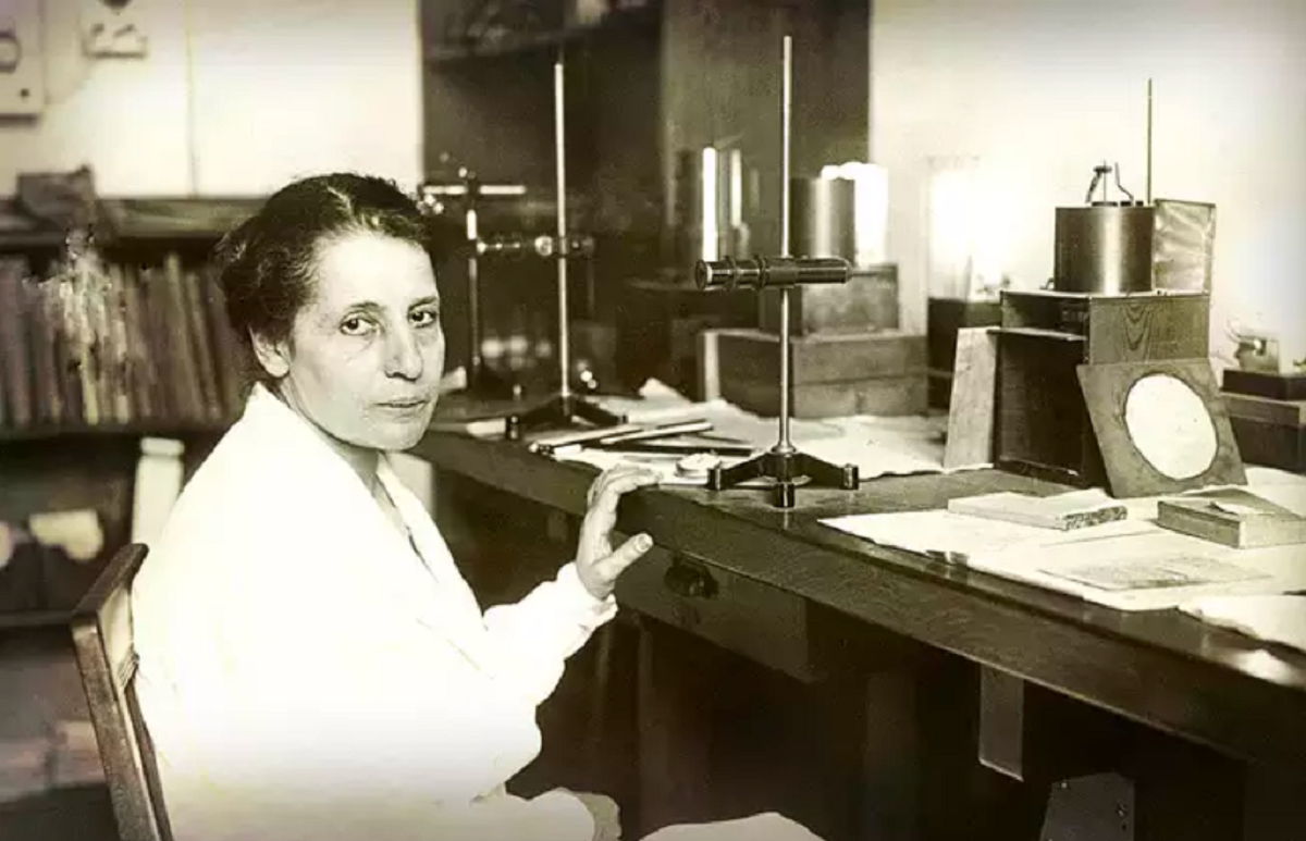 El elemento químico 109 de la tabla periódica se llama Meitnerio en honor a Lise Meitner y sus aportes a la ciencia y a la historia. Crédito: Instituto Max Planck Society.


