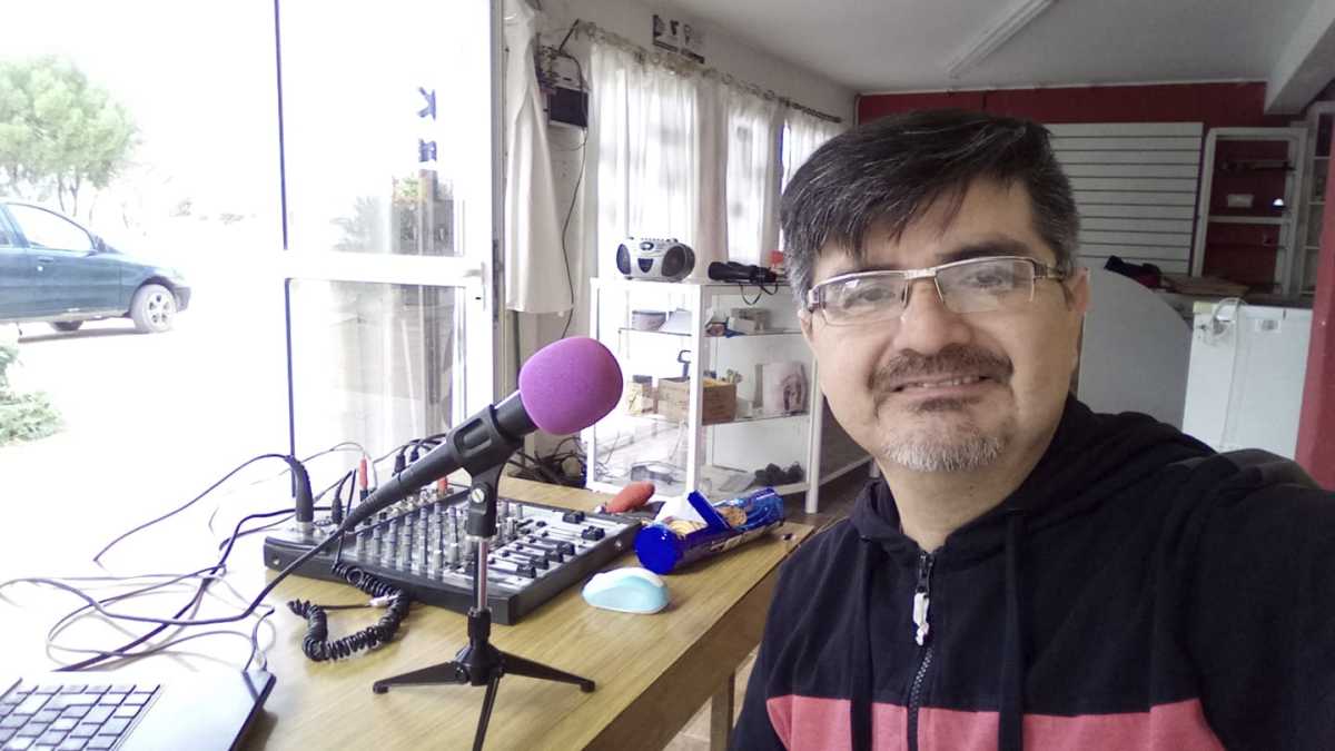 Miguel Velázquez en la radio, una de sus grandes pasiones. 