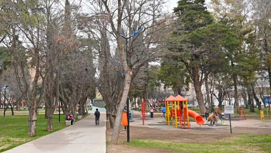 Los espacios libres de humo serán los parques temáticos, plazas, paseos públicos y partes de la costa ribereña donde haya áreas de juego y recreación infantil. Foto: archivo Florencia Salto.
