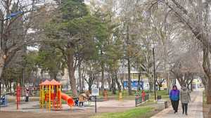 Balnearios, plazas y parques: los nuevos espacios donde estará prohibido fumar en Neuquén