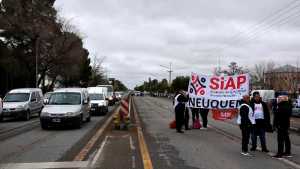 Levantaron el corte de Ruta 22 en Neuquén, pero advierten que la protesta llegará a los hospitales