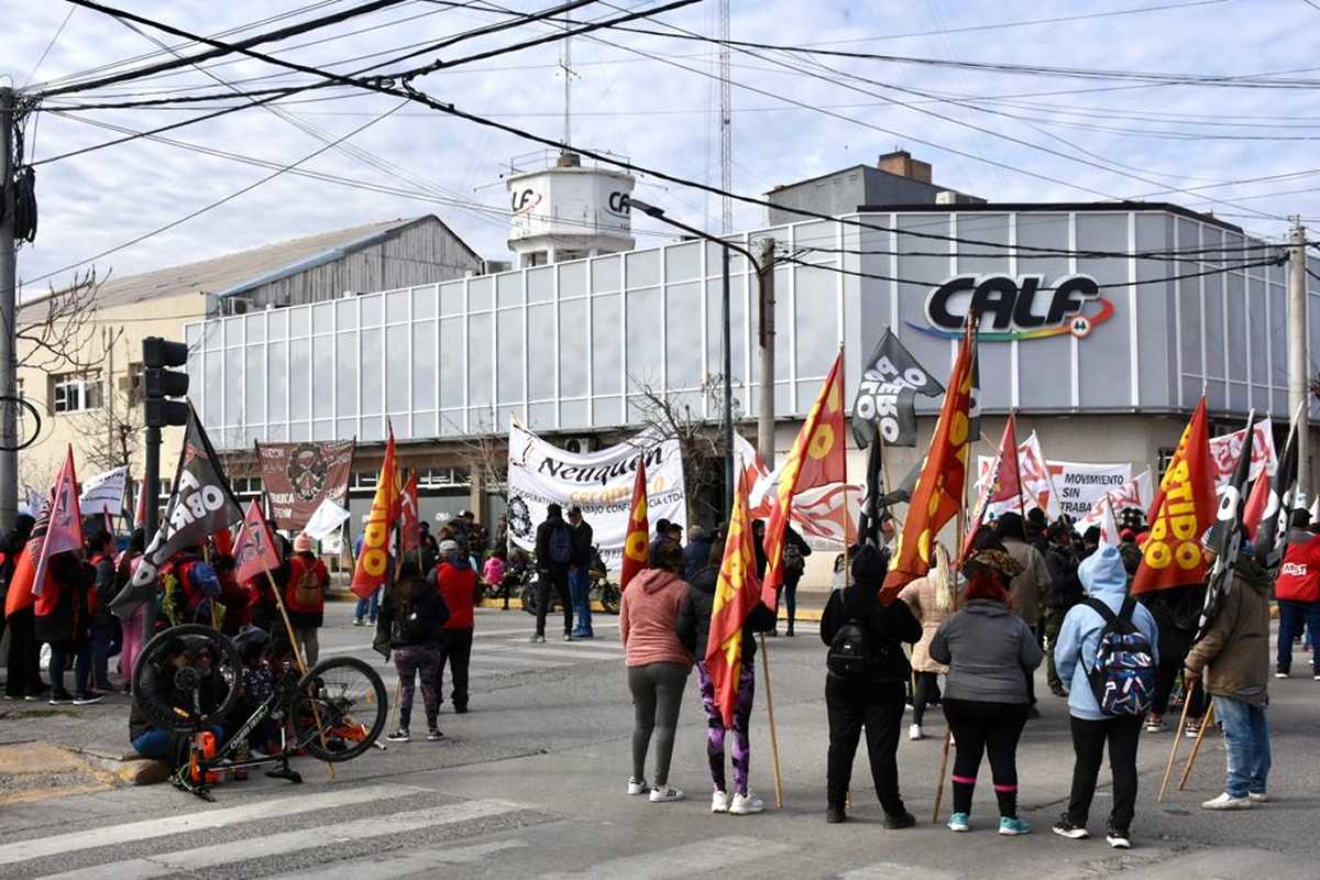 Reclamarán por el remate de la Cerámica Neuquén, en una jornada de lucha nacional. foto: Mati Subat