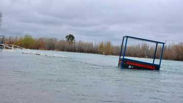 Tras años de sequía que desplomaron la generación hidroeléctrica, las tormentas recientes cambiaron el escenario y llevaron a un salto del 50% en el agua pasante por las turbinas. Foto: Matías Subat.