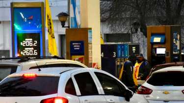 A partir de septiembre se comenzaron a establecer cupos de nafta súper para las estaciones de servicio. Foto: Matías Subat. 