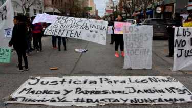 Los padres y madres se manifestaron en varias ocasiones durante este largo proceso. (Archivo/Matías Subat)