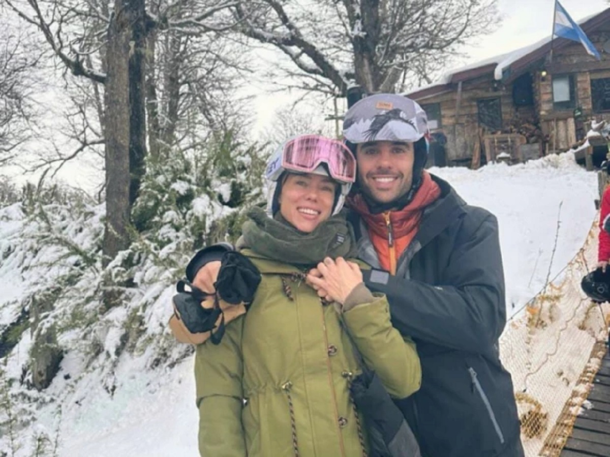 Nicole Neumann y Manu Urcera compartieron unas tiernas vacaciones en el cerro Chapelco, de San Martín de los Andes.-