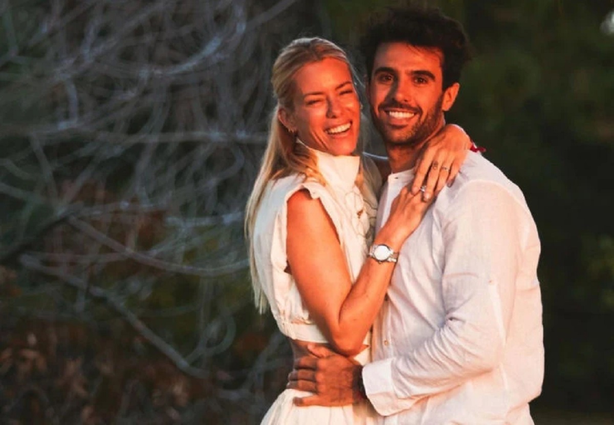 Nicole Neumann y Manu Urcera se casarán en diciembre próximo, en Exaltación de la Cruz.-