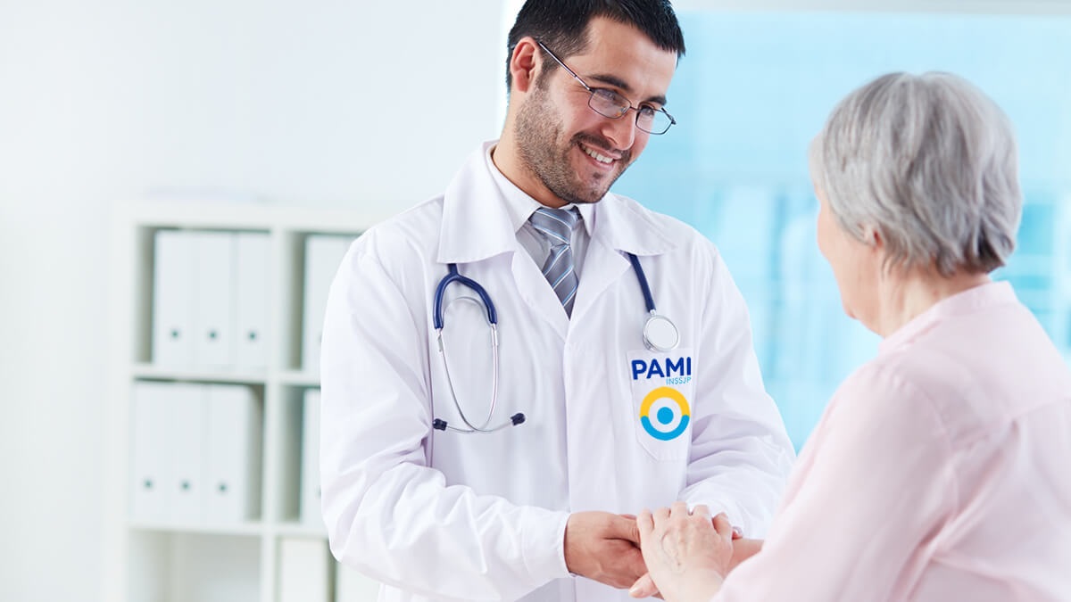 PAMI sufrió un ciberataque en sus bases online, por lo que los médicos deben atender y garantizar las recetas a mano.-