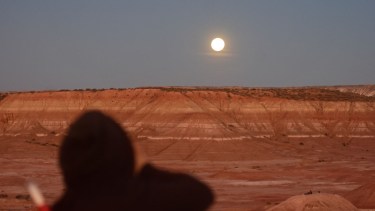 La Luna Llena en Aries impactará con su energía en los distintos signos.-